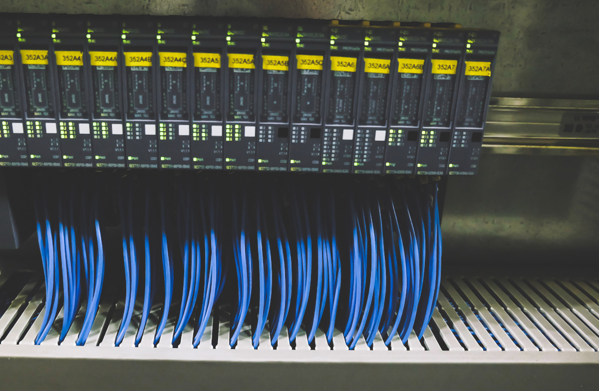 Structured cables in a server rack